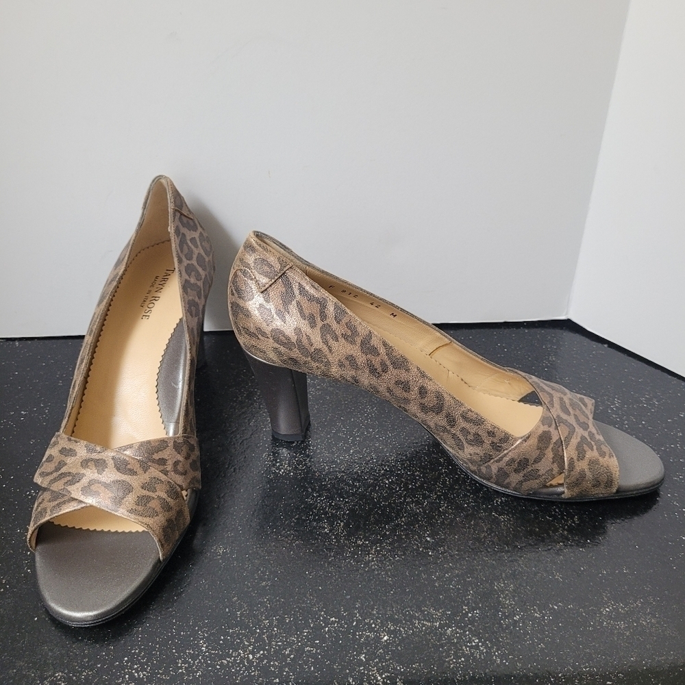 TARYN ROSE DAFFODIL $495 FAB LEOPARD PRINT LEATHER PUMPS MADE IN ITALY 42
